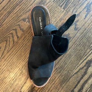 Ladies block heel shoe